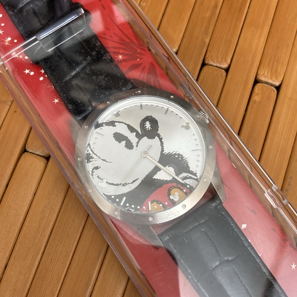 Like New unworn watch limited edition in box Disney Mickey Mouse Mens Watch - Picture 4 of 11